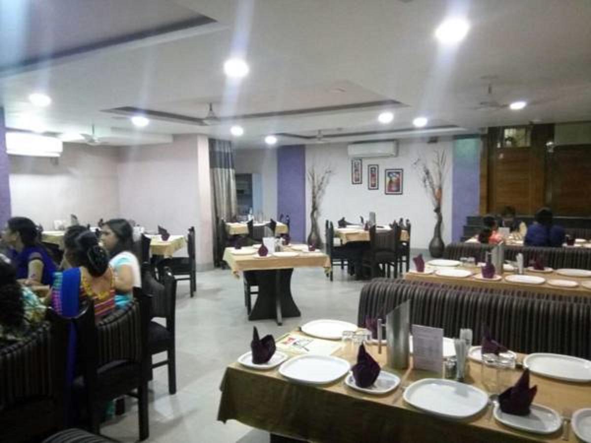 Hotel Shree Pushpak Raigarh Exteriör bild