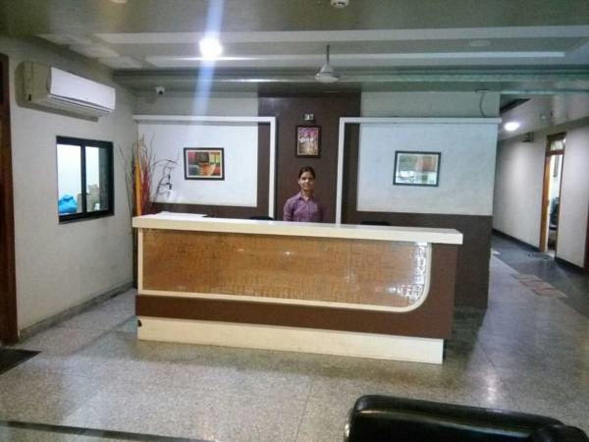 Hotel Shree Pushpak Raigarh Exteriör bild
